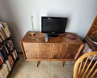 Mid-Century Modern Side Table - MUST SEE