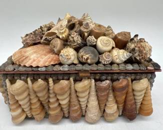 Lovely vintage shell encrusted lidded box