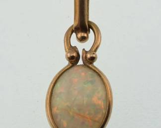 14kt pendant with bezel set oval