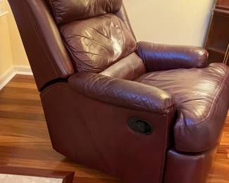 5	$140.00	Thomasville Brown leather recliner 34 X 32 X 36H
