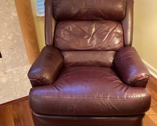 5	$140.00	Thomasville Brown leather recliner 34 X 32 X 36H
