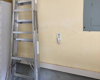 23	$130	Warner ladder   84H
