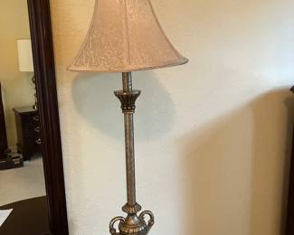 9	- $50.00	Pair of stick lamps   31H
