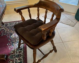 12	380.00	Round or oval kitchen table with  6 barrel chairs 53 X 48D X 29H Incl. 1x 15" Leaf
