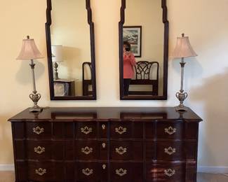 7	- $1,075.00	Henredon (Fine furniture) large dresser   72W X 20D X31H with 2  mirrors   21W X 48H   & 2  night  chests with 3 drawers each  28W X 18D X 25H