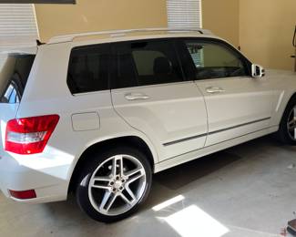 27		2011 Mercedes Benz GLK 350 - 1 owner - 4 doorwagon sport Utility Vehicle - 3.5 L V6 Rear wheel drive - 114,255 miles - garage kept - Serviced at Ceentennial Imports
