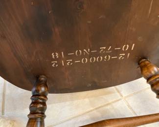 12	380.00	Round ot oval kitchen table with  6 barrel chairs 53 X 48D X 29H Incl. 1 x15" Leaf
