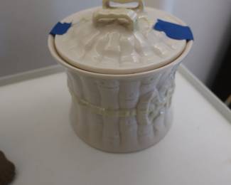 Belleek container