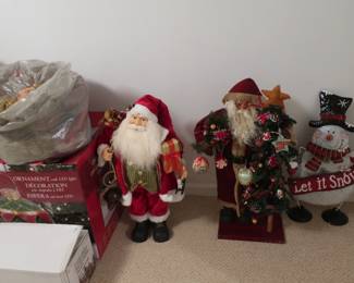 32" Santas and snowman