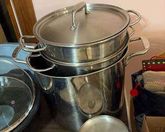 Stainless steel pots 