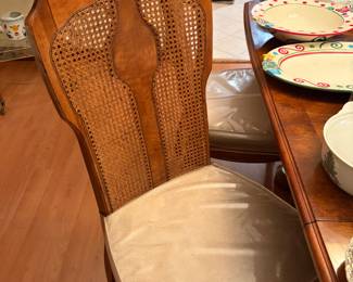 Dinning room table and chairs 