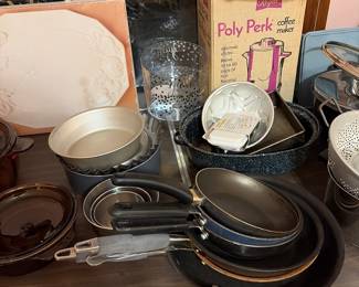 Pot and pans housewares bakeware 