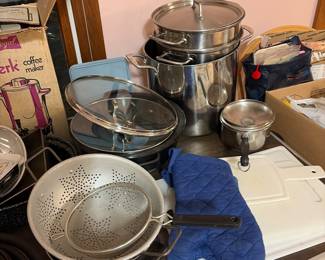 Stainless steel pots 