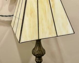 STAINED GLASS SHADE / METAL LAMP WITH ACORN FINIAL 