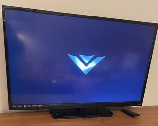 VIZIO TV WITH REMOTE