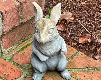 GARDEN RABBIT FIGURE