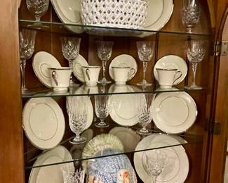 BEAUTIFUL DREXEL CORNER CABINET