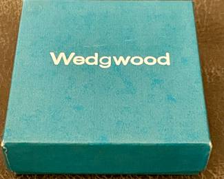 VINTAGE WEDGWOOD BROOCH