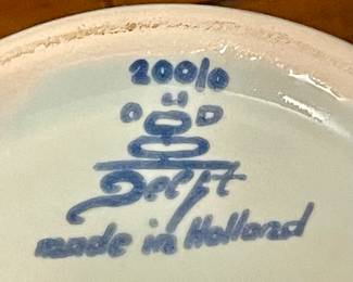 DELFT  "SALEM" DECORATIVE URN WITH BRASS LID AND PEDESTAL