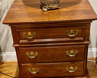 OAK NIGHTSTAND