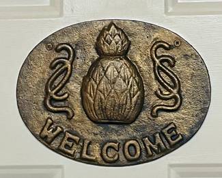 CAST IRON PINEAPPLE WELCOME PLAQUE