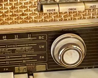 ANTIQUE GRUNDIG MAJESTIC MODEL 1088 RADIO