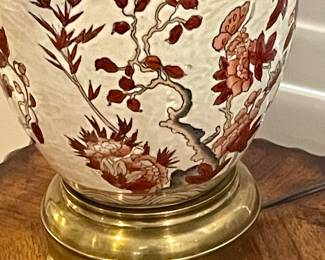 GINGER JAR LAMP ON BRASS BASE WITH BRASS FINIAL