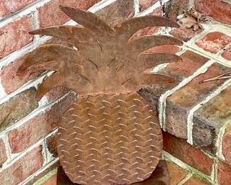 IRON PINEAPPLE DECOR
