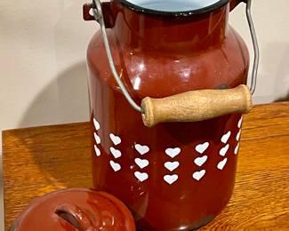ENAMEL JUG/LID WITH BALE HANDLE