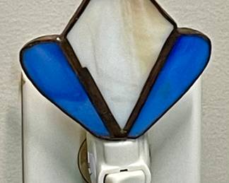 STAINED GLASS NIGHTLIGHT 