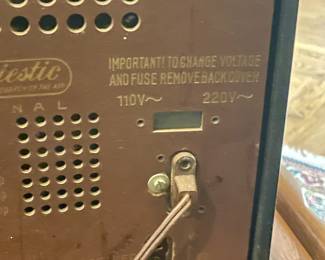 ANTIQUE GRUNDIG MAJESTIC MODEL 1088 RADIO