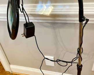 CRAFTING MAGINIFIER FLOOR LAMP