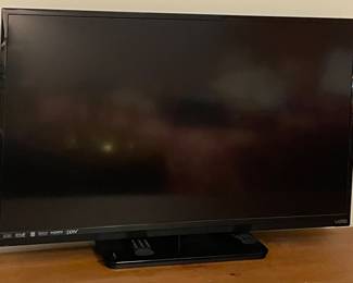 VIZIO TV WITH REMOTE