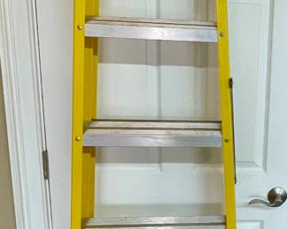 7FT STANLEY FIBERGLASS LADDER