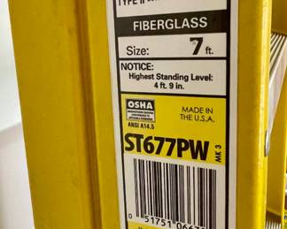 7FT STANLEY FIBERGLASS LADDER