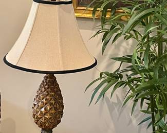 PINEAPPLE FINIAL LAMP