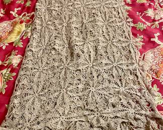 INTRICATE LACE TABLE CLOTH