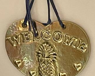 METAL "WELCOME" PINEAPPLE WALL DECOR