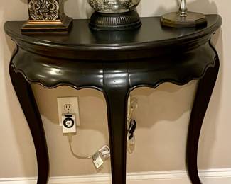 BLACK DEMI TABLE