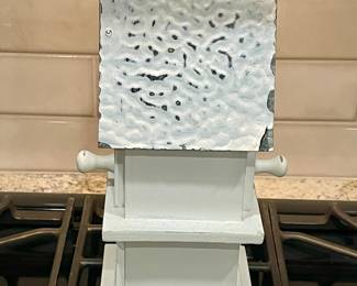 BIRDHOUSE DECOR WITH TIN ROOF