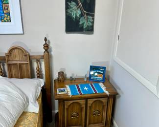 Broyhill full bedroom set, including double dresser with two mirrors, two nightstands, and full bed