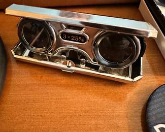 Such a cool piece...closes for easy carry