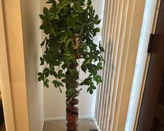 What a unique plant stand and do you see that mirror!