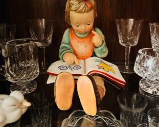 These large Hummels are so detailed!