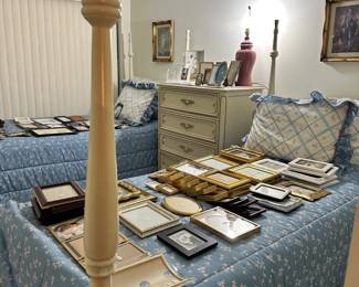 2 twin 4 post beds with matching dresser and desk. Perfect for a guest room or a children's room.