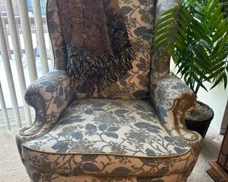 There is high end furniture here...more picture to follow in the days before the sale