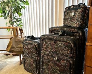 5 Piece Luggage Set...Now where are you going to go???