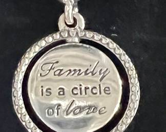 "Family is a circle of Love" - on 1 side 