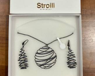Stroilli earring & necklace set 