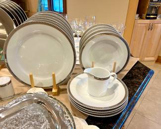 Entertain the Season china 